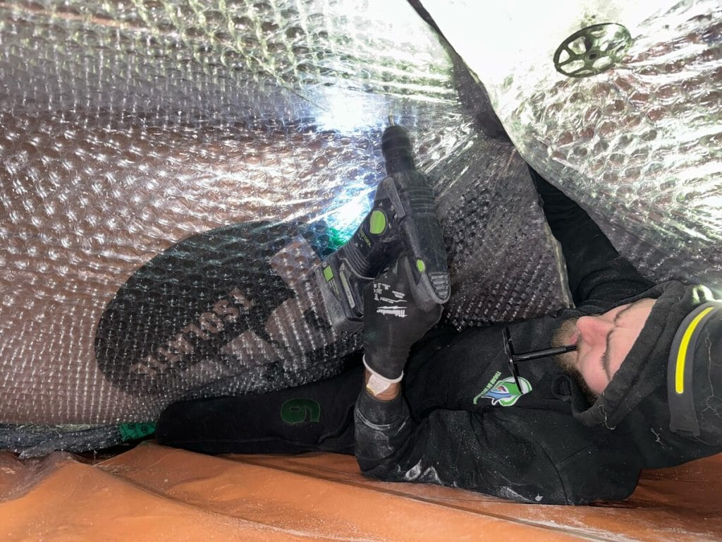 vloerisolatie aan het werk closeup