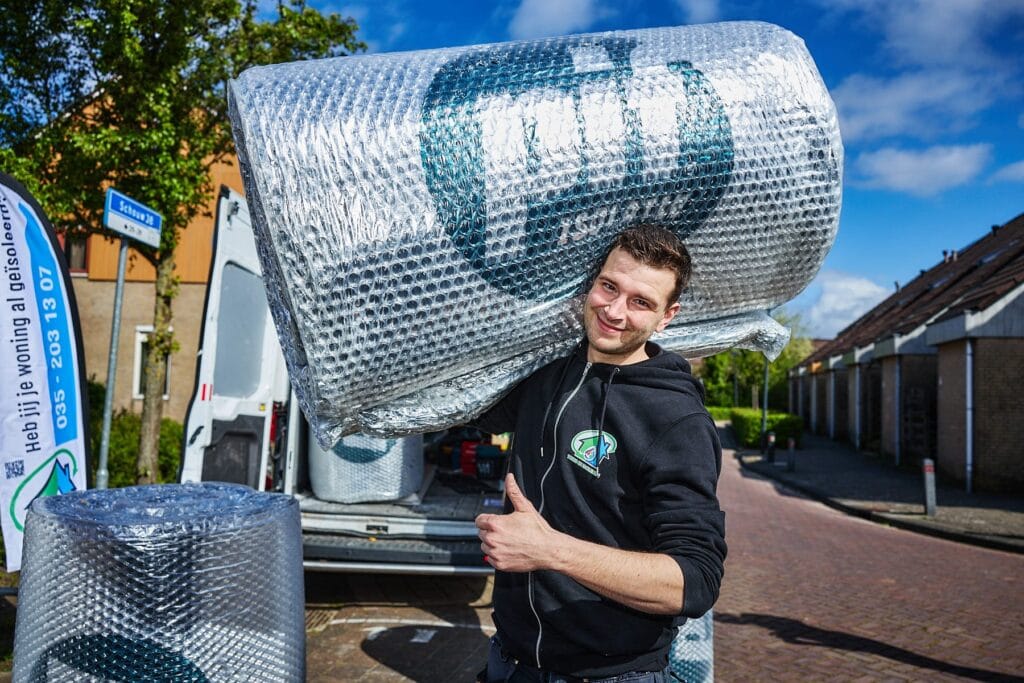 Foto werknemer dakisolatie